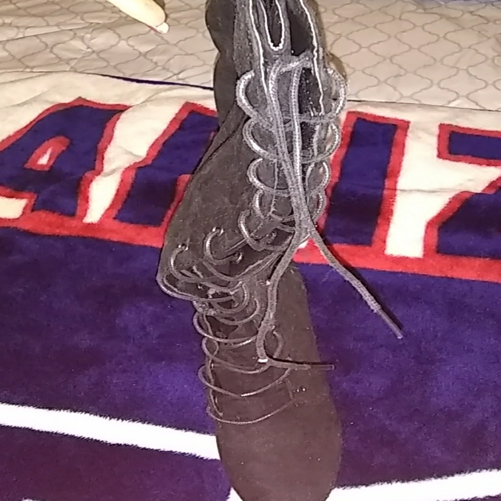 Boots - Picture 4 of 4